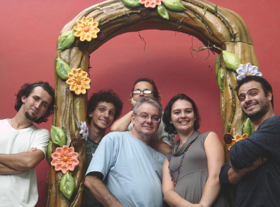 da esquerda para a direita: Carlos Eduardo, Vitor, Eunice, Odair, Ana Carolina e Tiago